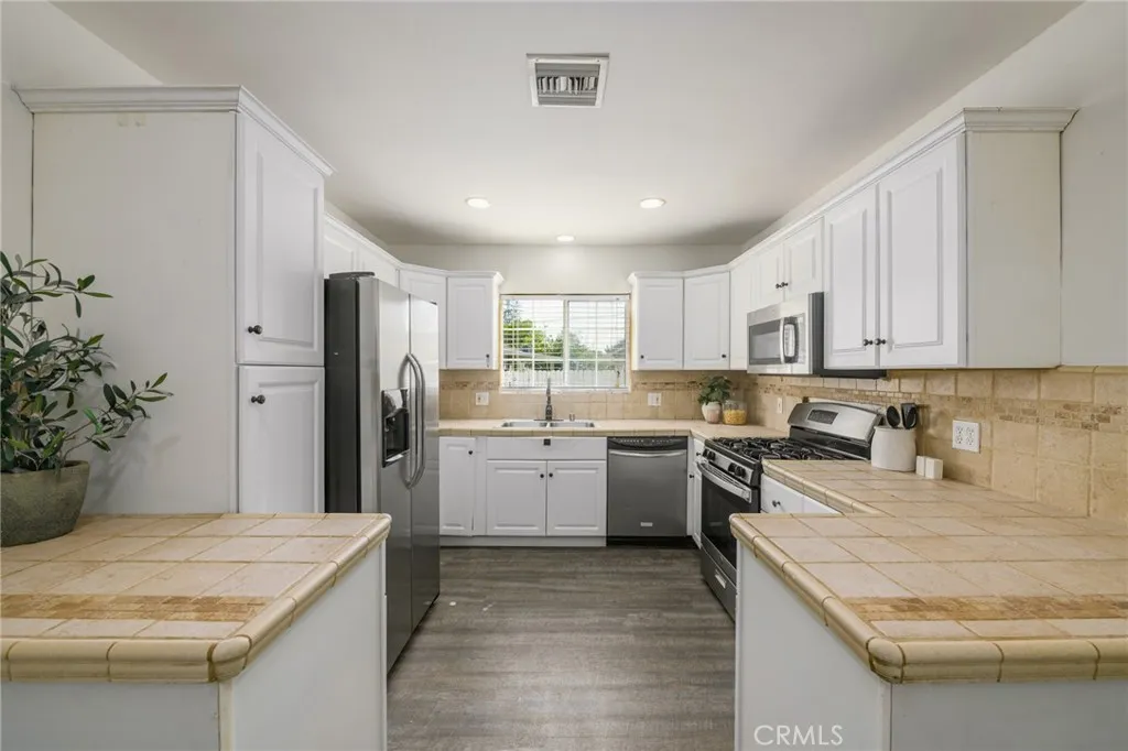 Additional image 41 of 17256 Lemay St, Lake Balboa, CA 91406