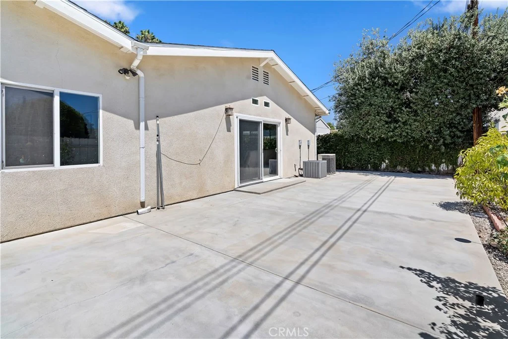 22248 Leadwell St, Los Angeles, CA 91303