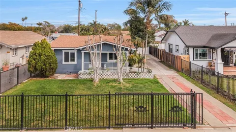 1103 Hickory St, Santa Ana, CA MLS: PW25030349