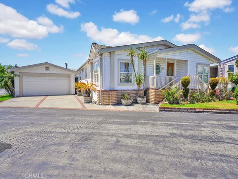 111 Parrot Ln, Fountain Valley, CA 92708 - MLS#: NP23148176