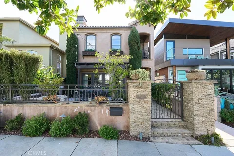708 Marigold Avenue Unit 2, Corona Del Mar, CA 92625 - MLS#: OC25048158