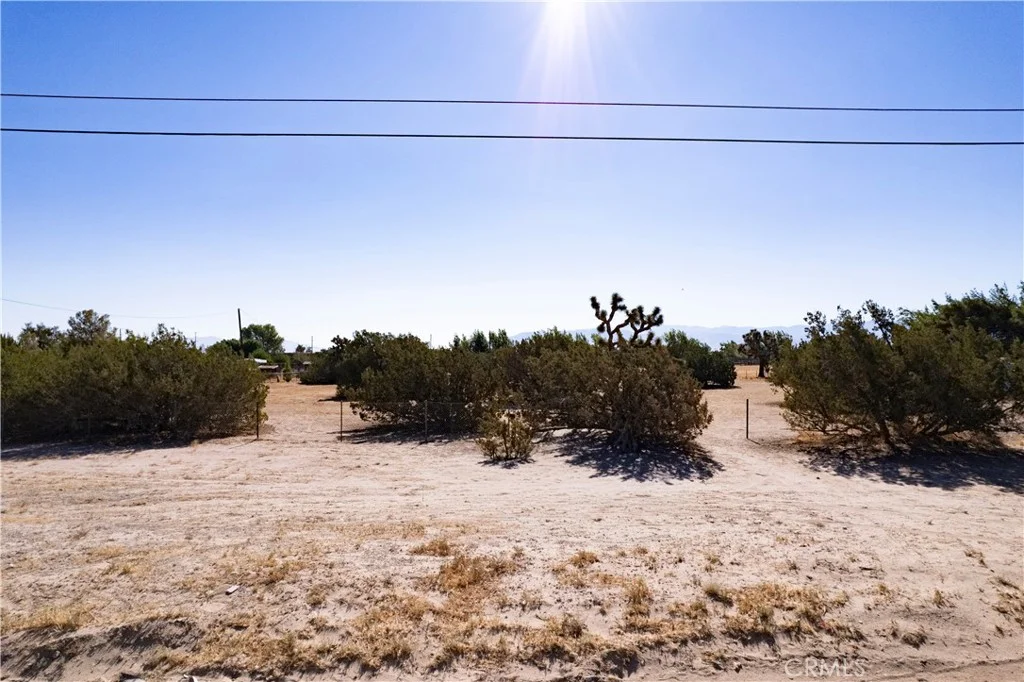 8821 Oakwood Ave, Hesperia, CA 92345