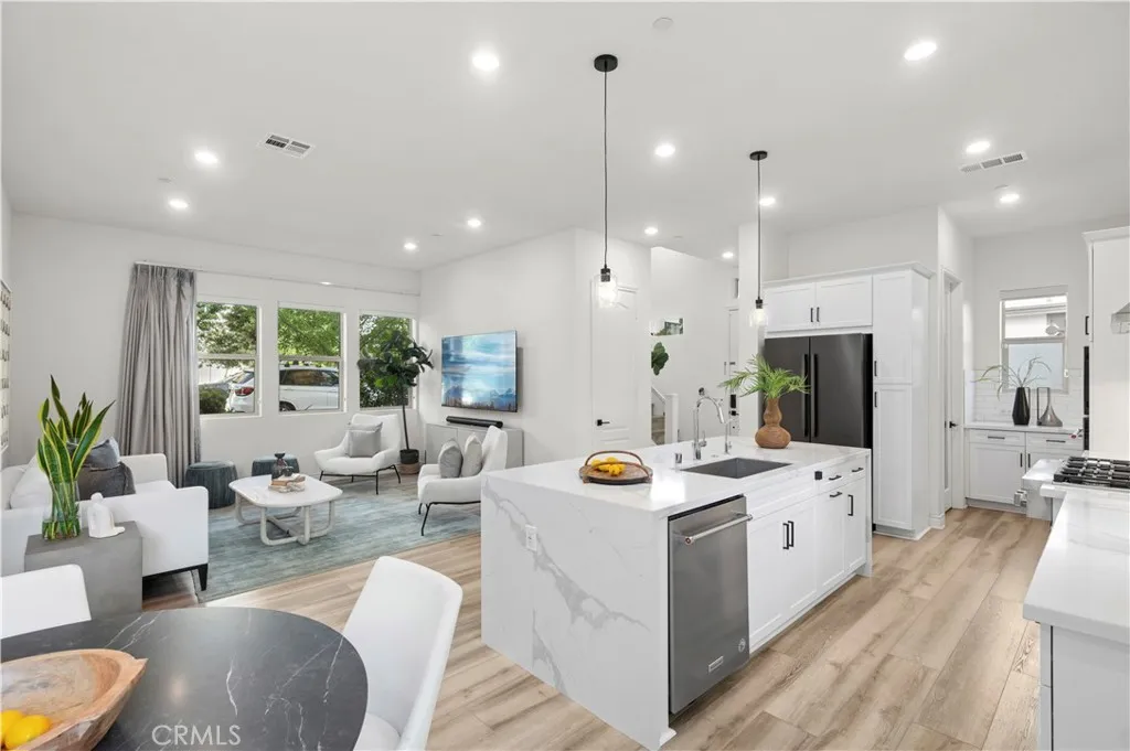 Additional image 75 of 120 Frame, Irvine, CA 92618