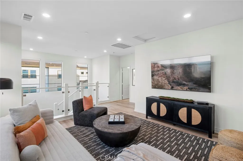 Additional image 102 of 120 Frame, Irvine, CA 92618
