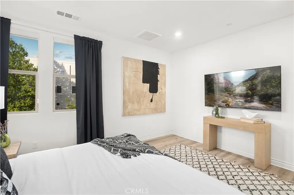 Additional image 18 of 120 Frame, Irvine, CA 92618