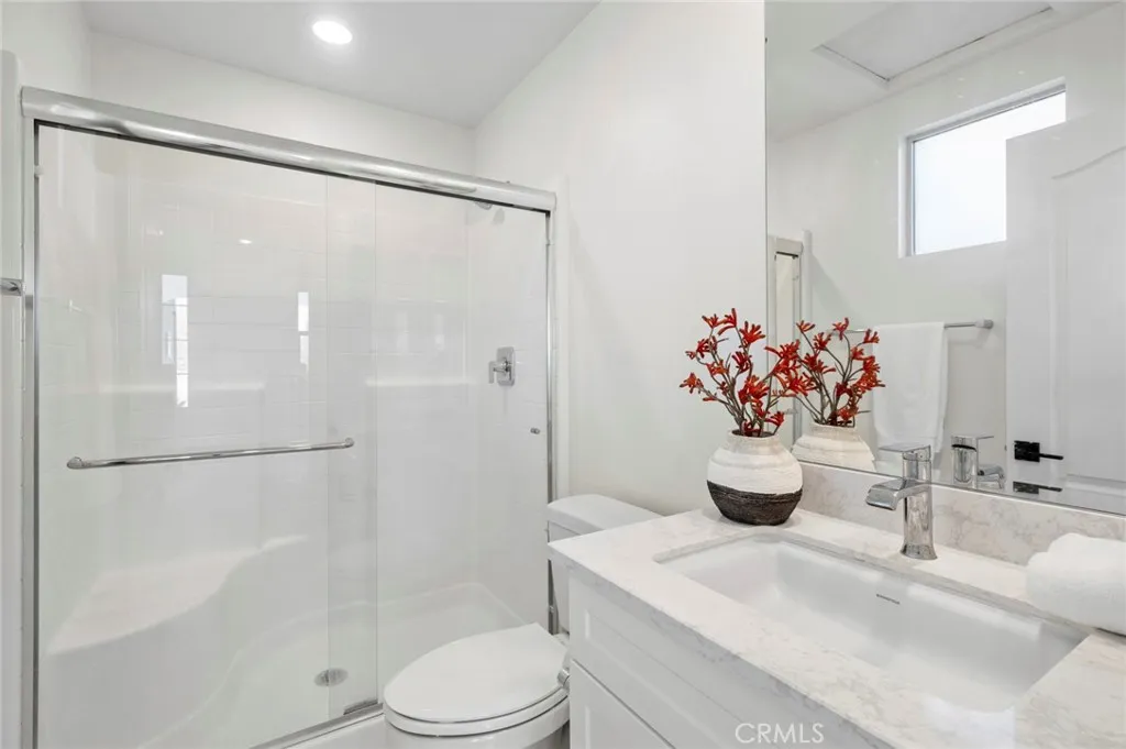 Additional image 105 of 120 Frame, Irvine, CA 92618
