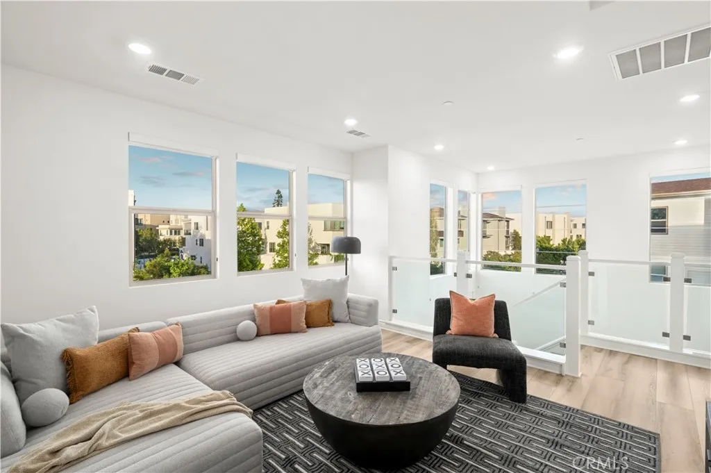 Additional image 28 of 120 Frame, Irvine, CA 92618