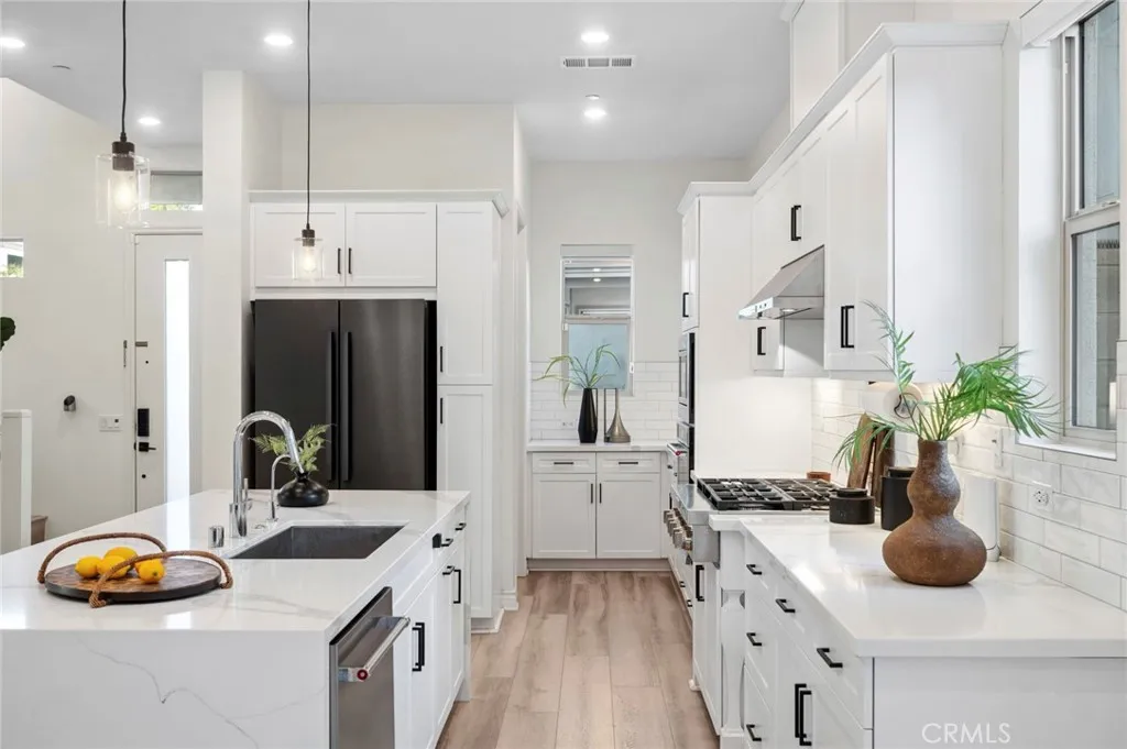 Additional image 79 of 120 Frame, Irvine, CA 92618