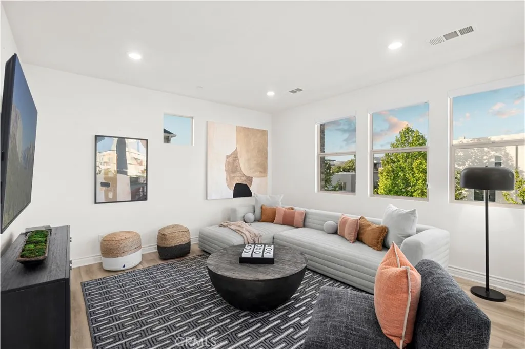 Additional image 103 of 120 Frame, Irvine, CA 92618