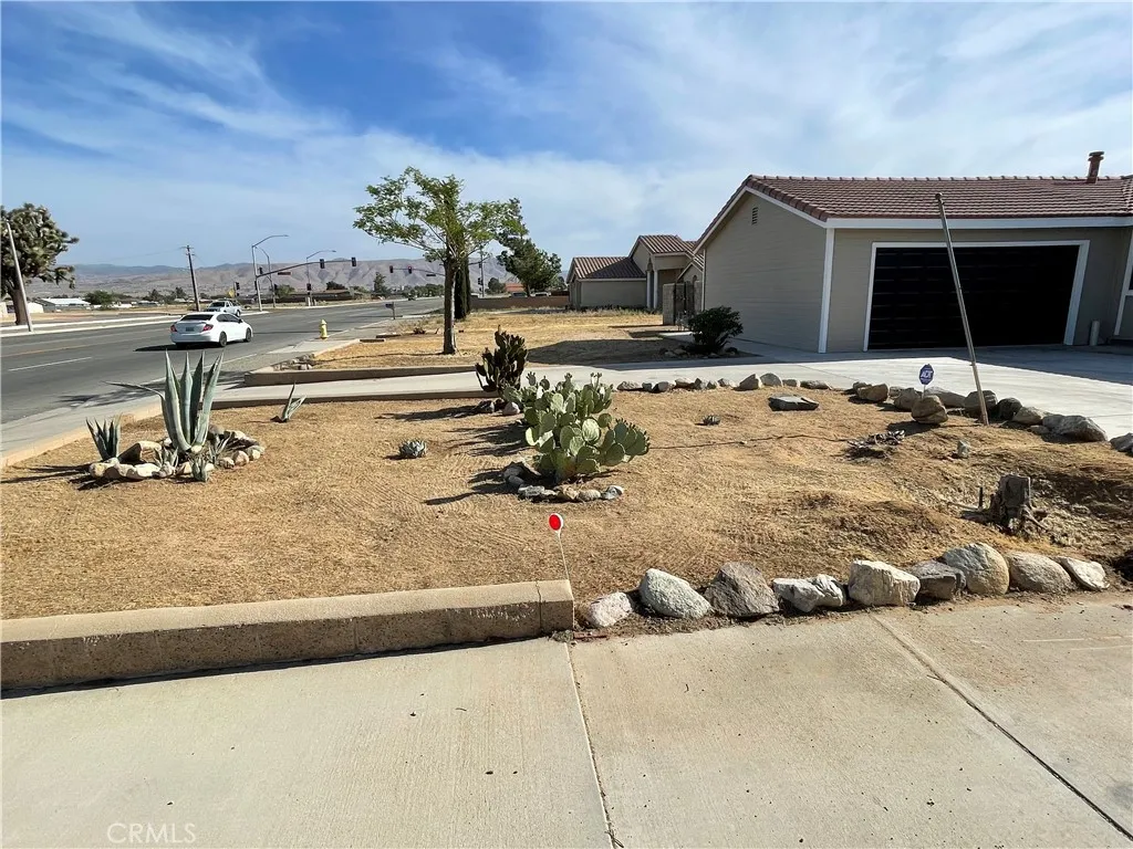 Additional image 48 of 12546 Navajo Rd, Apple Valley, CA 92308