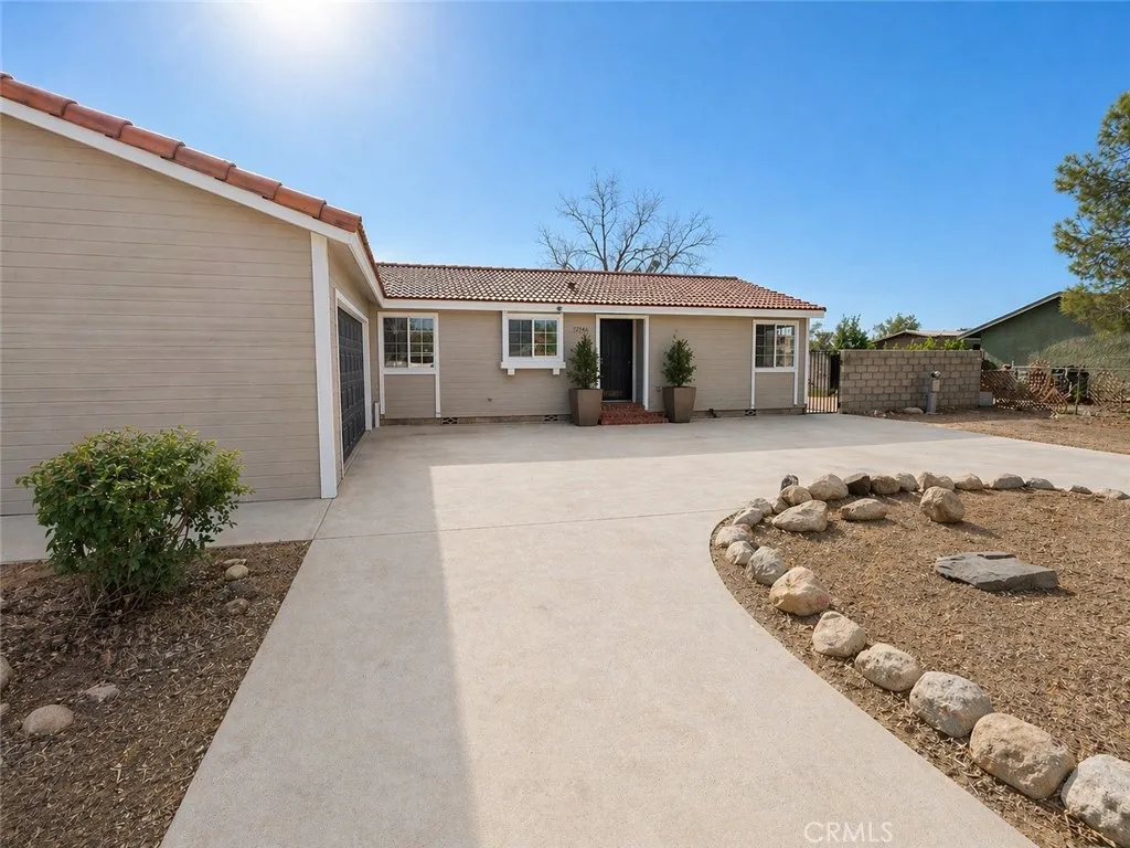 Additional image 45 of 12546 Navajo Rd, Apple Valley, CA 92308