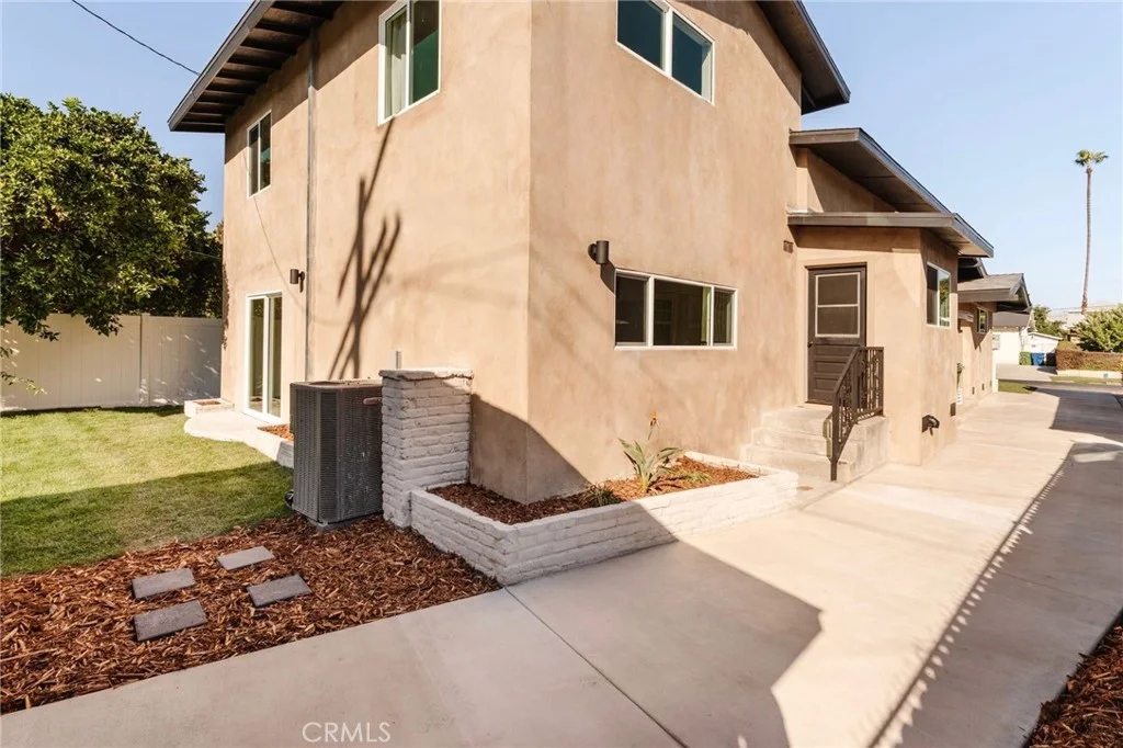5145 6th Ave, Los Angeles, CA 90043