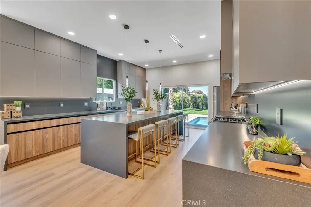 Additional image 76 of 7115 Matilija Avenue, Van Nuys, CA 91405
