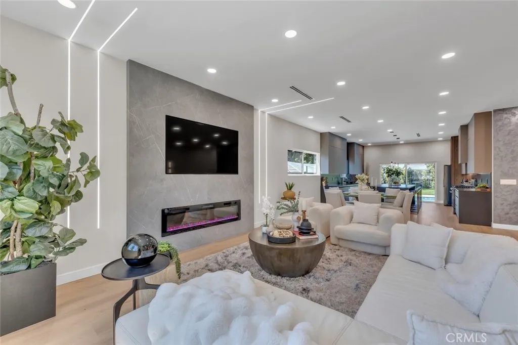 Additional image 71 of 7115 Matilija Avenue, Van Nuys, CA 91405