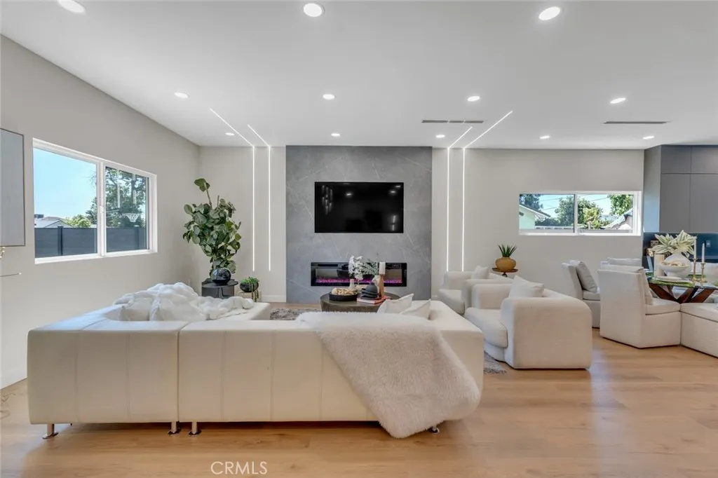 Additional image 11 of 7115 Matilija Avenue, Van Nuys, CA 91405