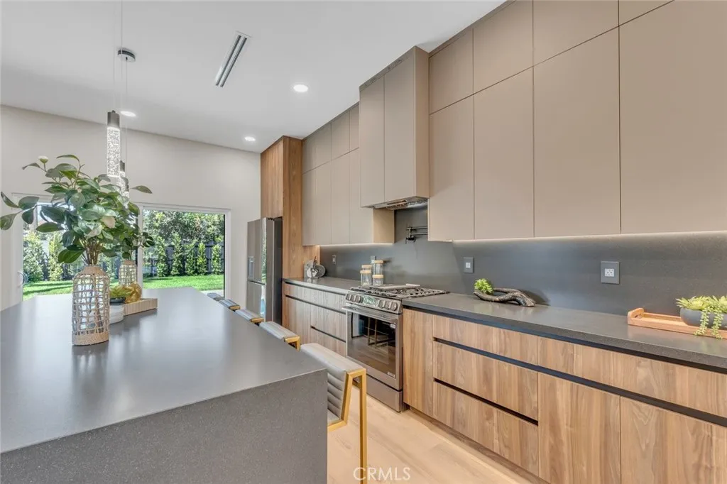 Additional image 80 of 7115 Matilija Avenue, Van Nuys, CA 91405