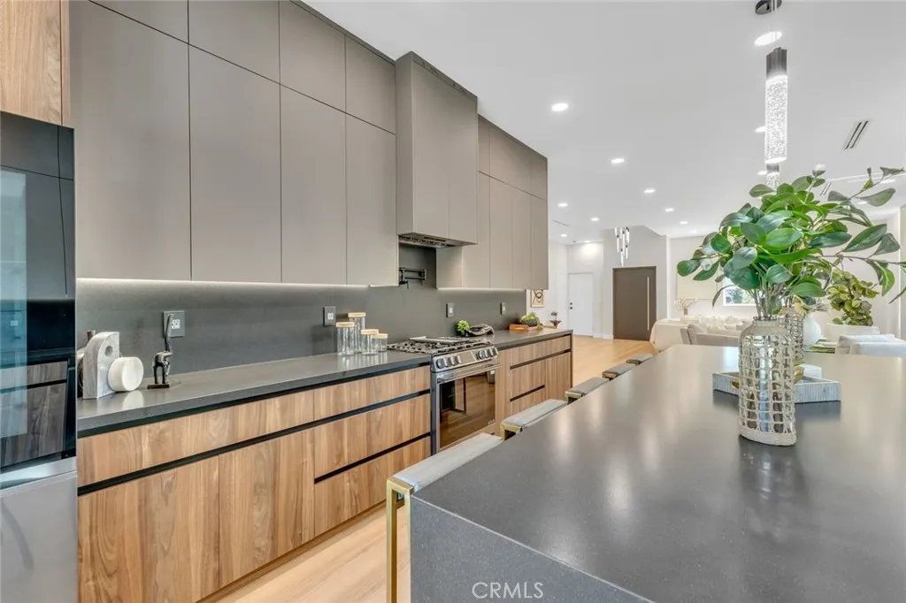 Additional image 82 of 7115 Matilija Avenue, Van Nuys, CA 91405