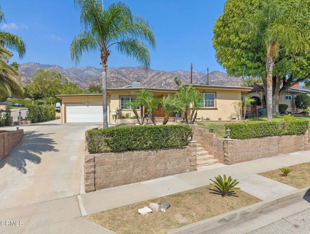 923 Crestview Drive, Pasadena, CA 91107 photo 2