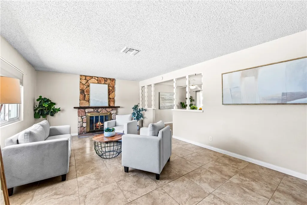 Additional image 3 of 11882 Bartlett St, Garden Grove, CA 92845