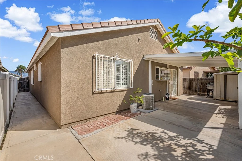 569 Award Drive, Colton, CA 92324