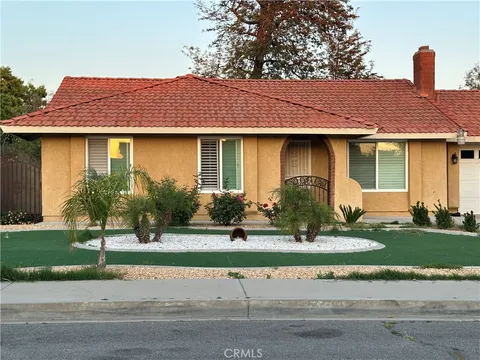 961 S Vine Avenue, Bloomington, CA MLS: CV25086099