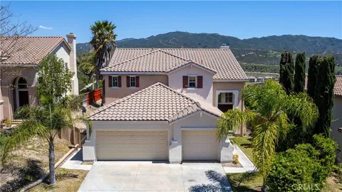 23808 Oakhurst Drive, Newhall, CA MLS: BB25107552
