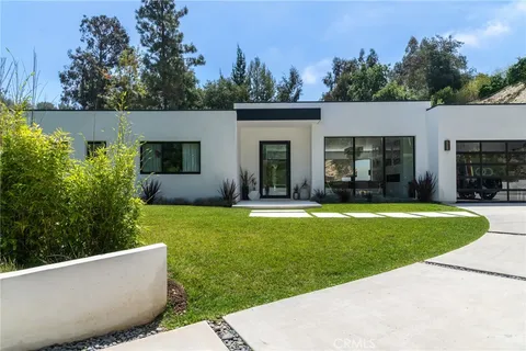 9924 Liebe Drive, Beverly Hills, CA MLS: SB25083694