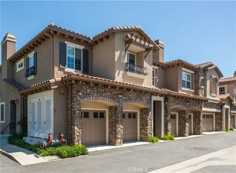 21953 Bella Vista Place, Chatsworth, CA MLS: SR25109097