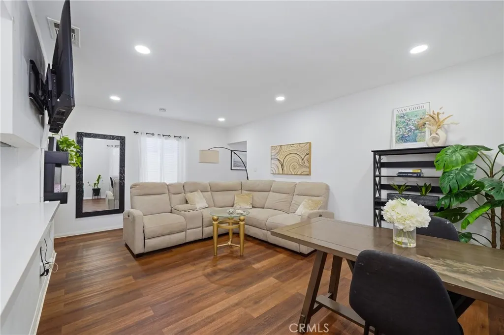 Additional image 36 of 80 W Arbor St, Long Beach, CA 90805
