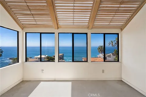 31706 Seacliff Drive, Laguna Beach, CA MLS: NP25065271