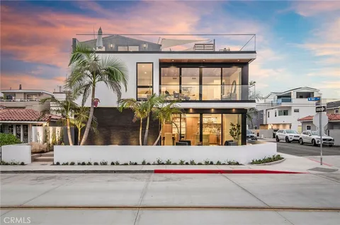 1027 A W Bay Avenue, Newport Beach, CA 92661 - MLS#: OC23180766