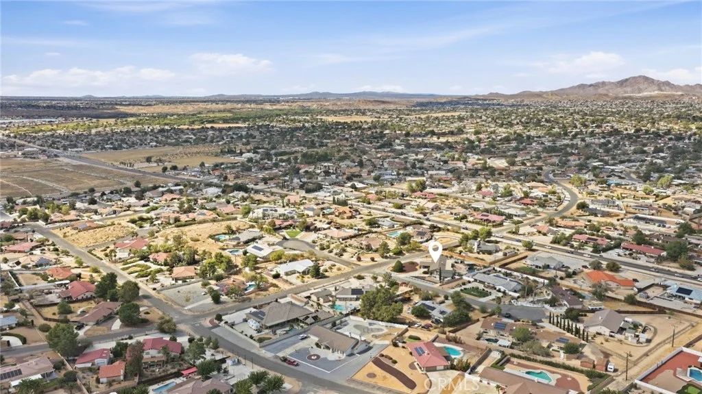 19989 Cronese Ln, Apple Valley, CA 92308