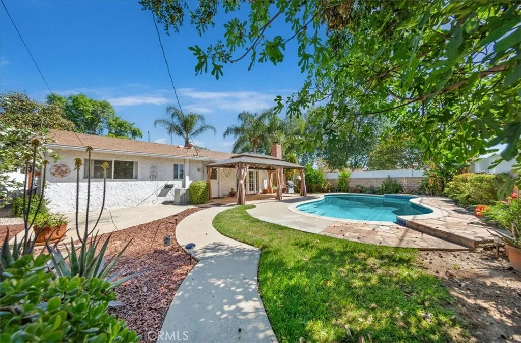 23000 Lull Street, Canoga Park, CA 91304