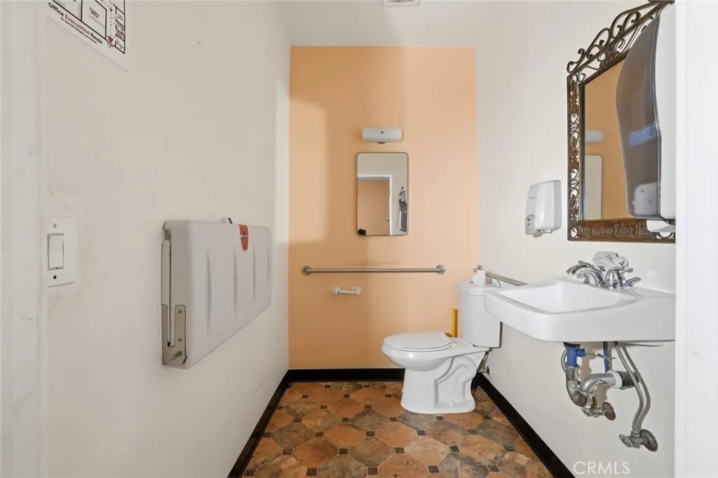 Additional image 86 of 105 S Locust Street, Inglewood, CA 90301