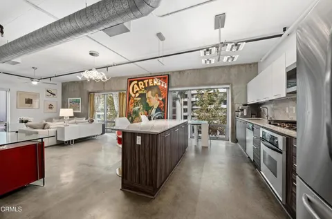645 W 9th Street Unit 200, Los Angeles, CA MLS: P1-21303