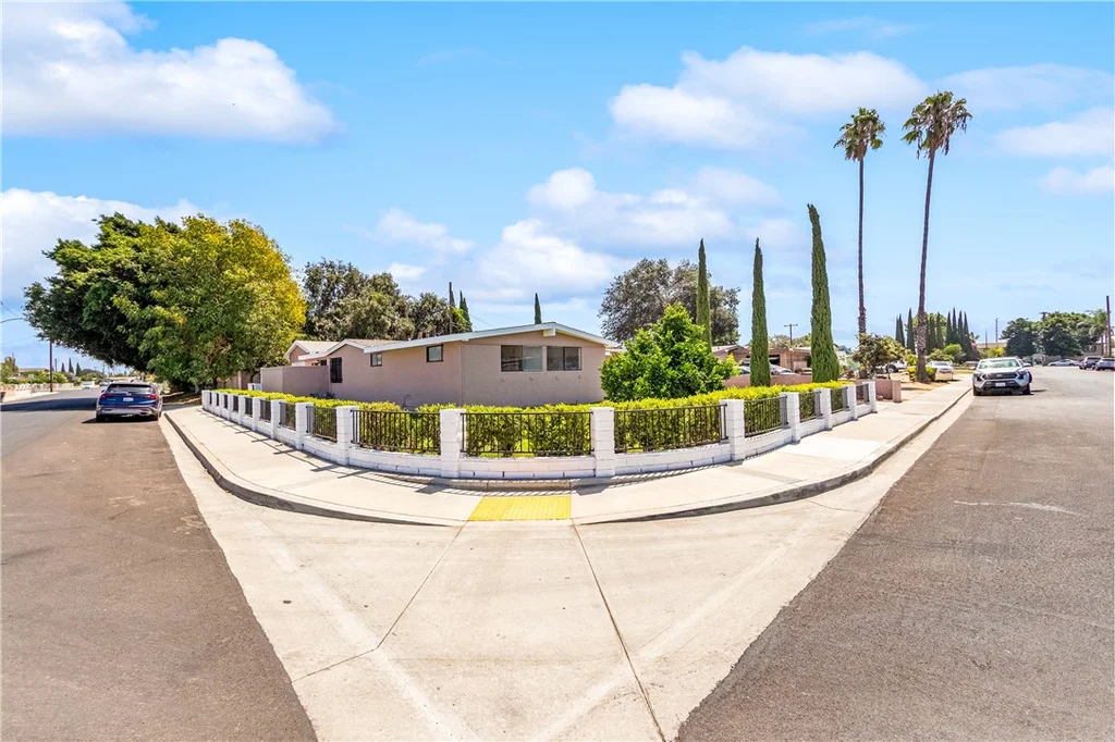 11892 Sandy Dr, Anaheim, CA 92804