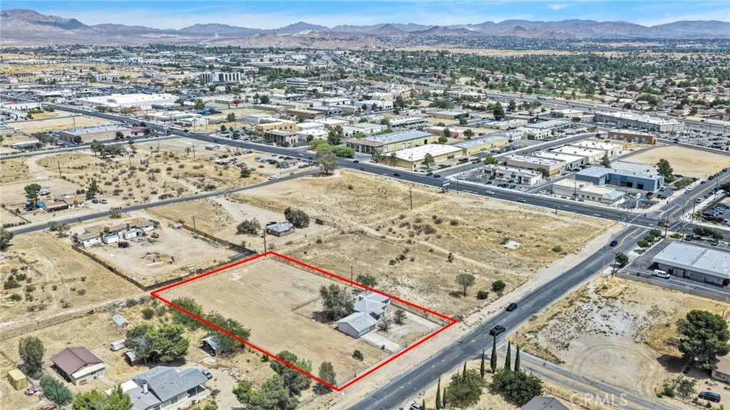 15212 Dos Palmas Rd, Victorville, CA 92392
