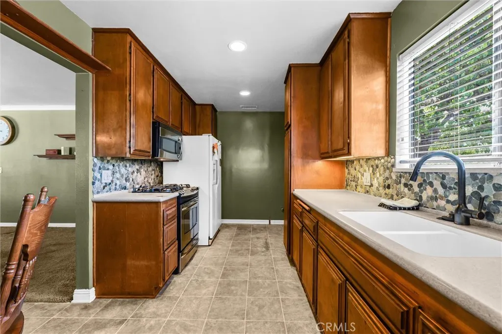 Additional image 37 of 626 W Martinshire St, Carson, CA 90745