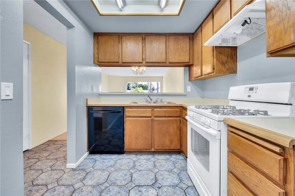 Additional image 3 of 955 E 3rd St Unit 202, Long Beach, CA 90802