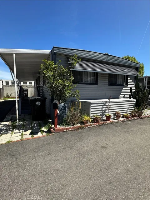 715 W 220th St Unit 26, Torrance, CA MLS: SB25065823