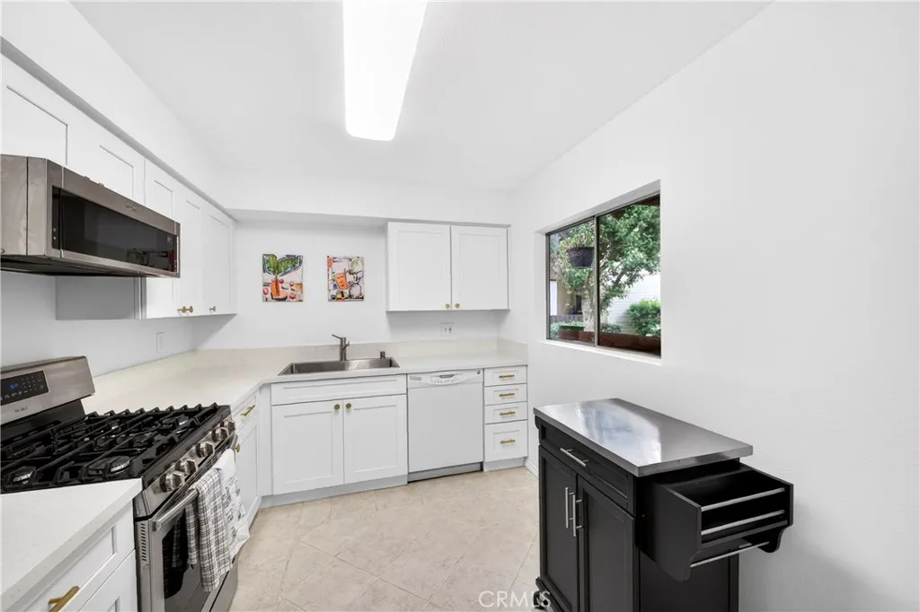 Additional image 5 of 15020 Victory Boulevard Unit 104, Van Nuys, CA 91411