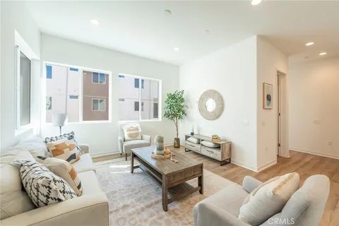 125 Culture, Irvine, CA MLS: OC25066003