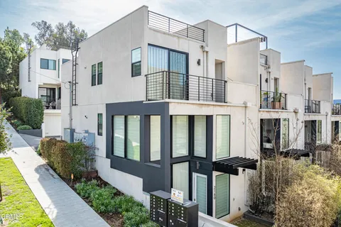 2160 Clifford Street, Los Angeles, CA 90026 - MLS#: P1-21396