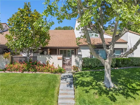 25795 Vista Fairways Drive, Valencia, CA MLS: SR25094333