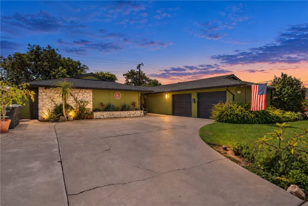 1408 E Fairway Dr, Orange, CA 92866 photo 2