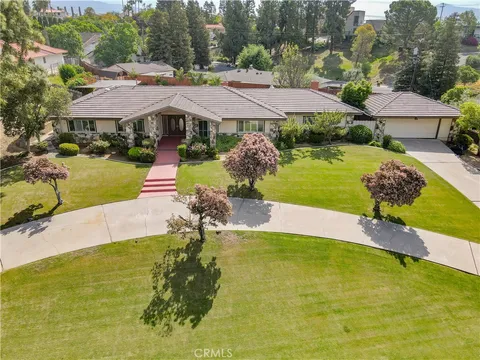 3801 Flintridge Drive, Bakersfield, CA MLS: NS25085519