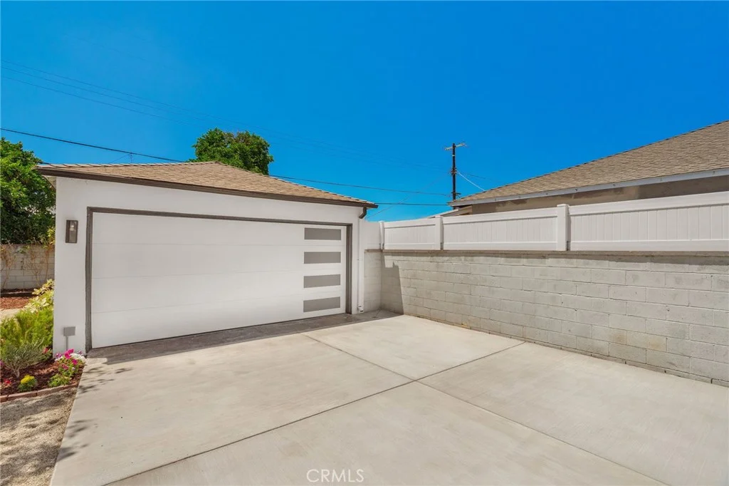 17200 Lanark Street, Lake Balboa, CA 91406