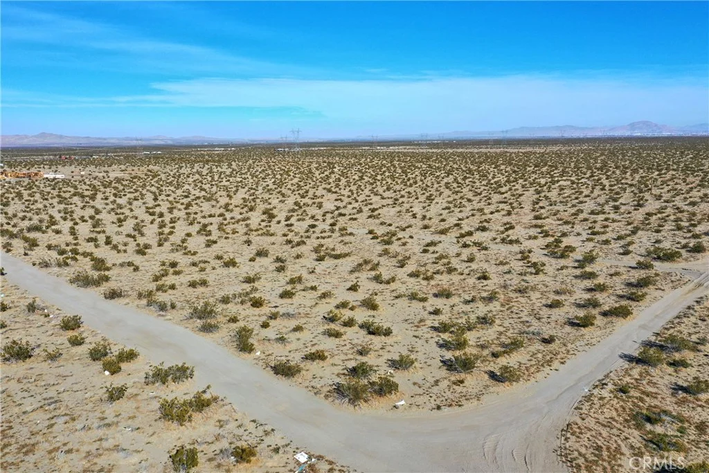 Holly Road, Pinon Hills, CA 92371