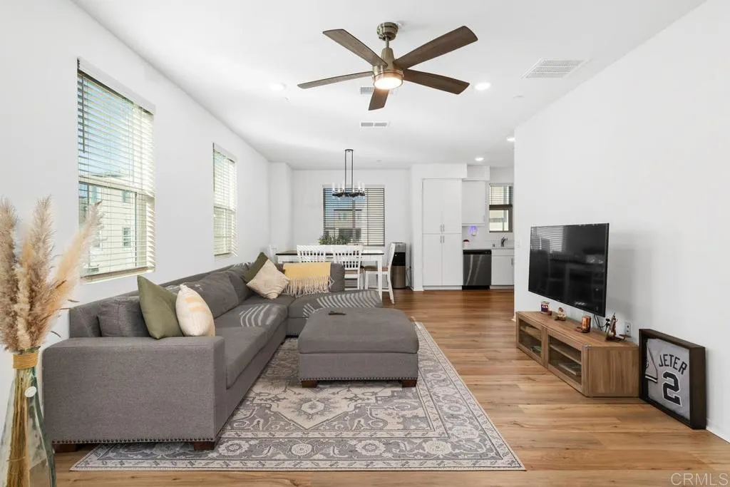 5256 Beachfront Cove Cv Unit 206, San Diego, CA 92154