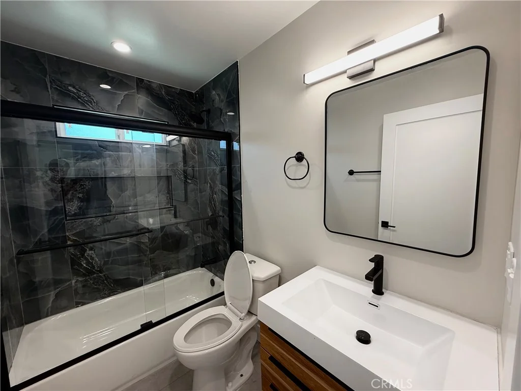 236 E E 99th St, Los Angeles, CA 90003
